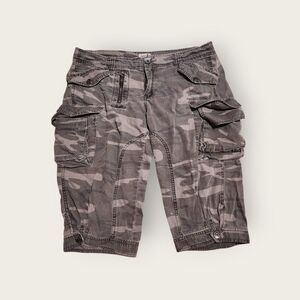 Vintage Y2k early 2000s Angel Kiss grey camo print low rise capri length pants